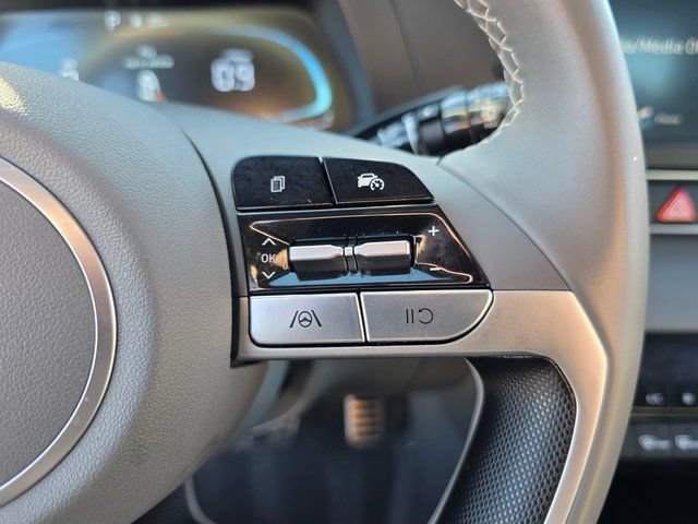 Certified 2025 Hyundai Elantra Sport image 22