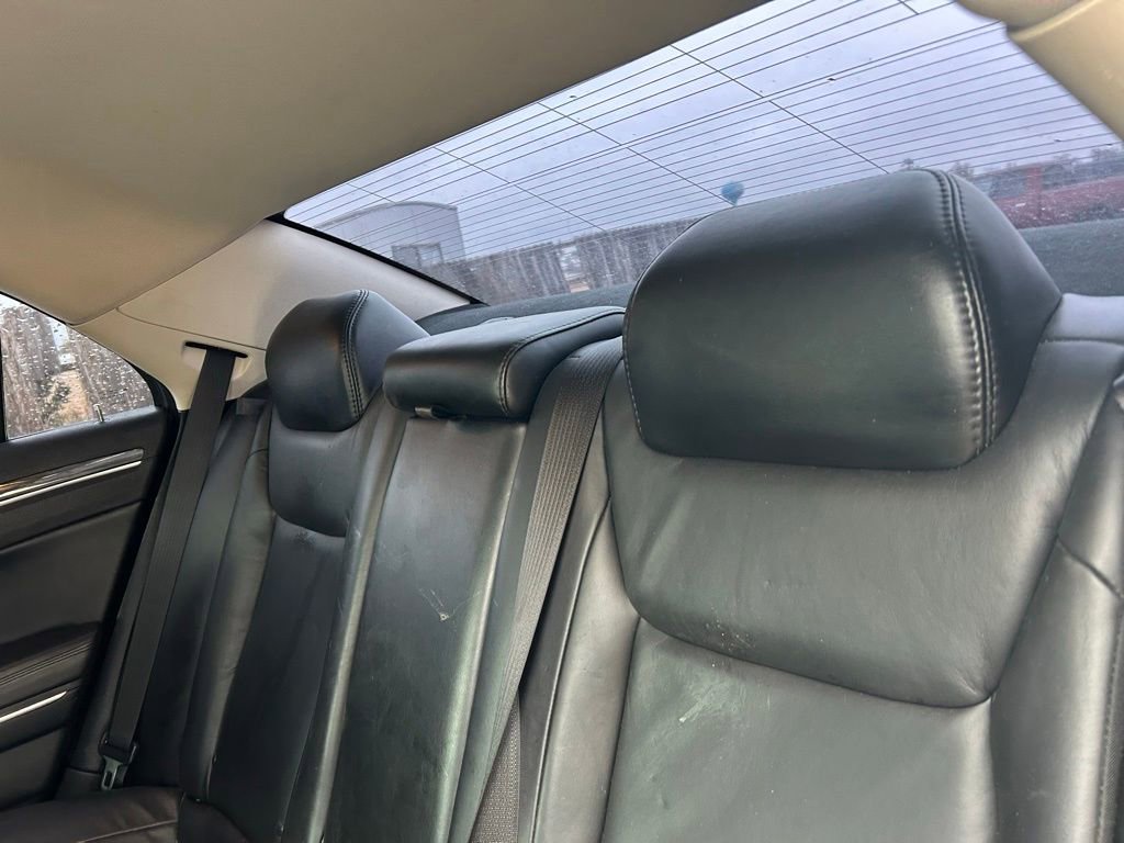 Used 2018 Chrysler 300 Touring L image 13