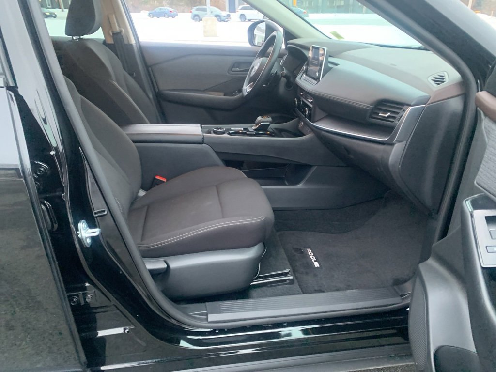 Used 2023 Nissan Rogue S image 27