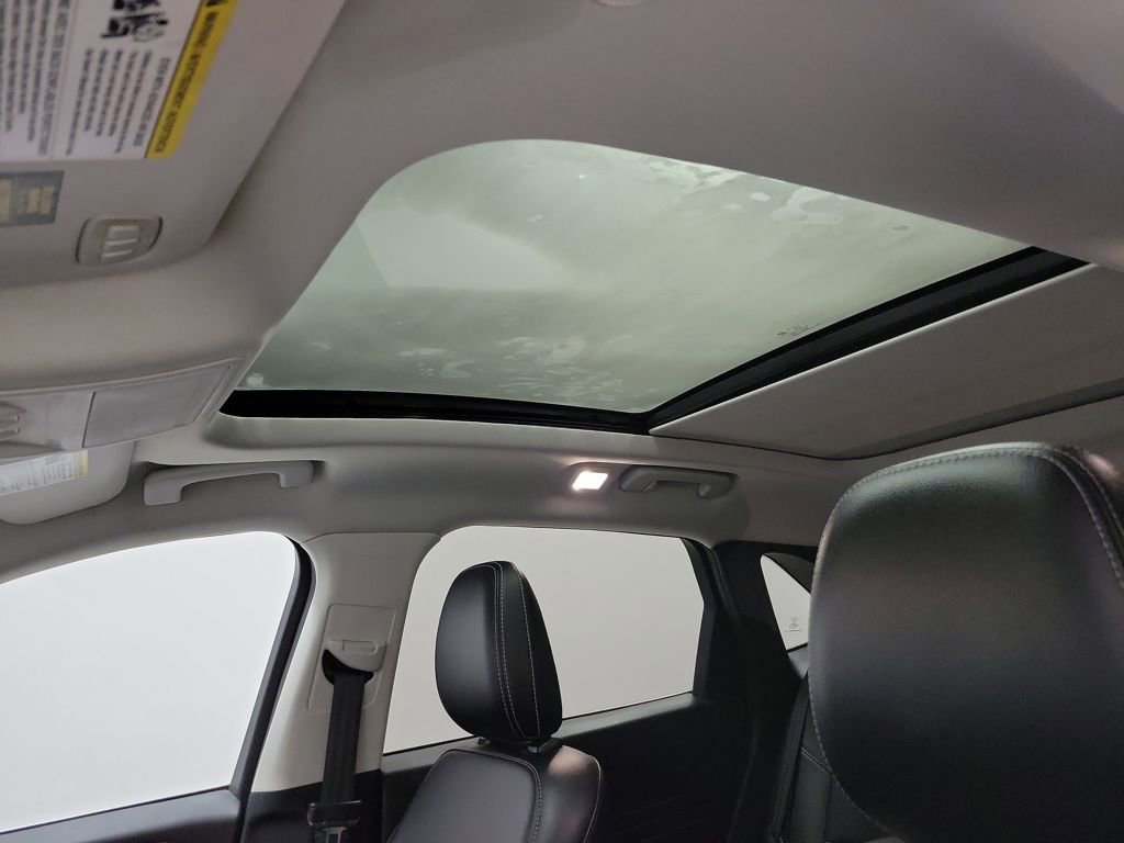 Used 2022 Ford Escape Titanium image 3