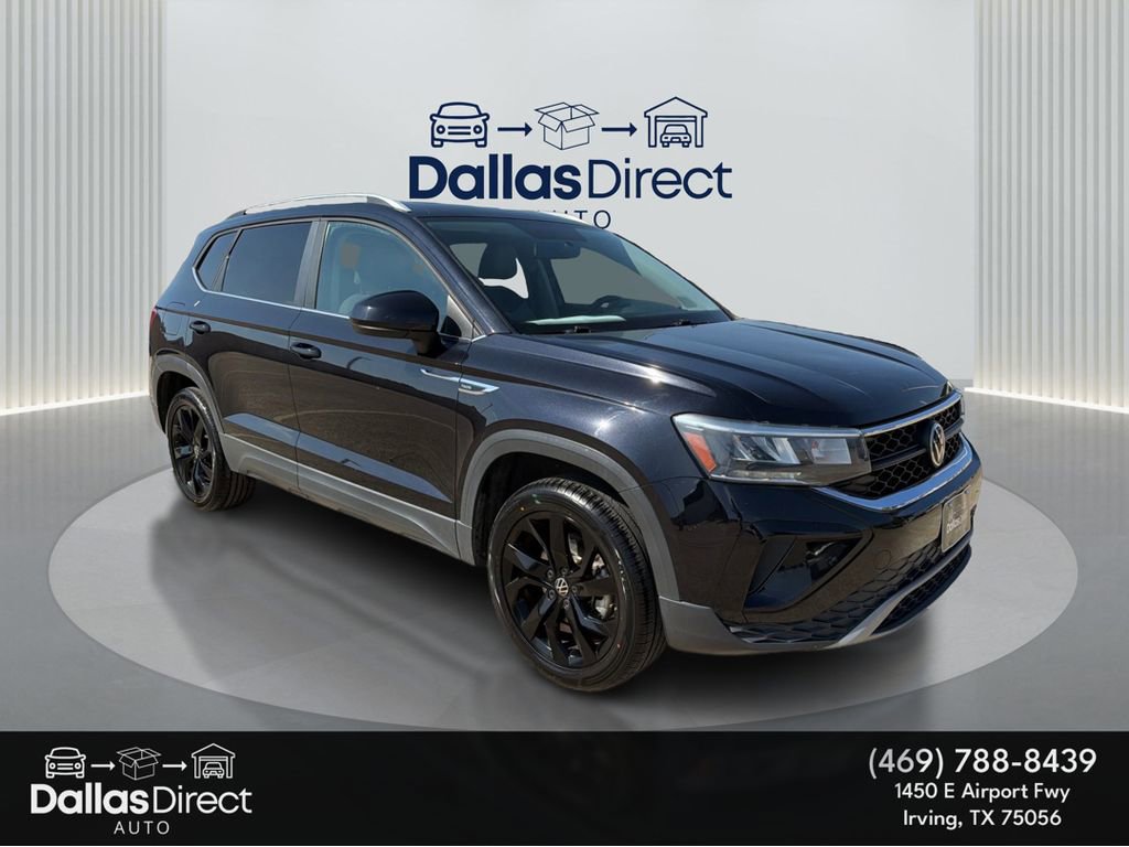 Used 2022 Volkswagen Taos SE w/ Panoramic Sunroof Package FWD image 2