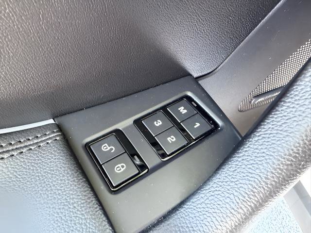 Used 2020 Jaguar F-PACE Premium image 13