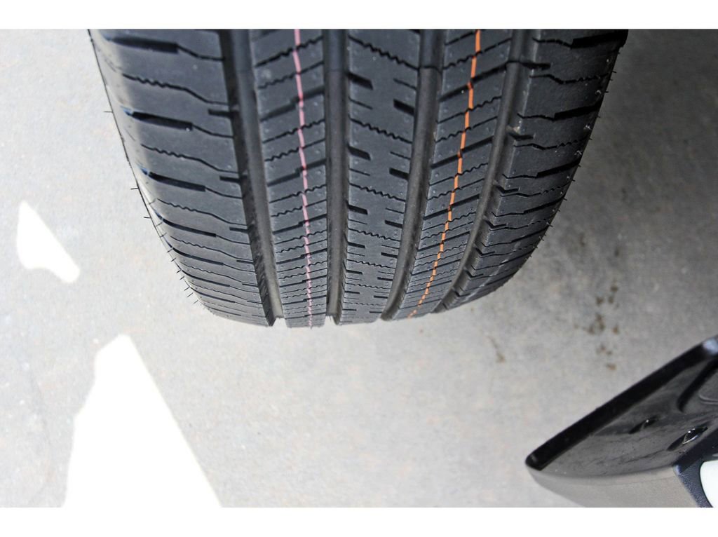 Used 2024 Nissan Frontier SV w/ Technology Package image 28