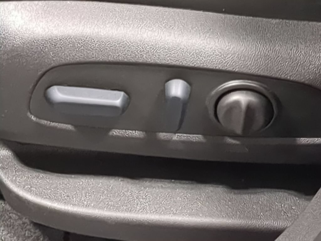 Used 2024 GMC Terrain SLT w/ Infotainment Package II AWD/4WD image 21