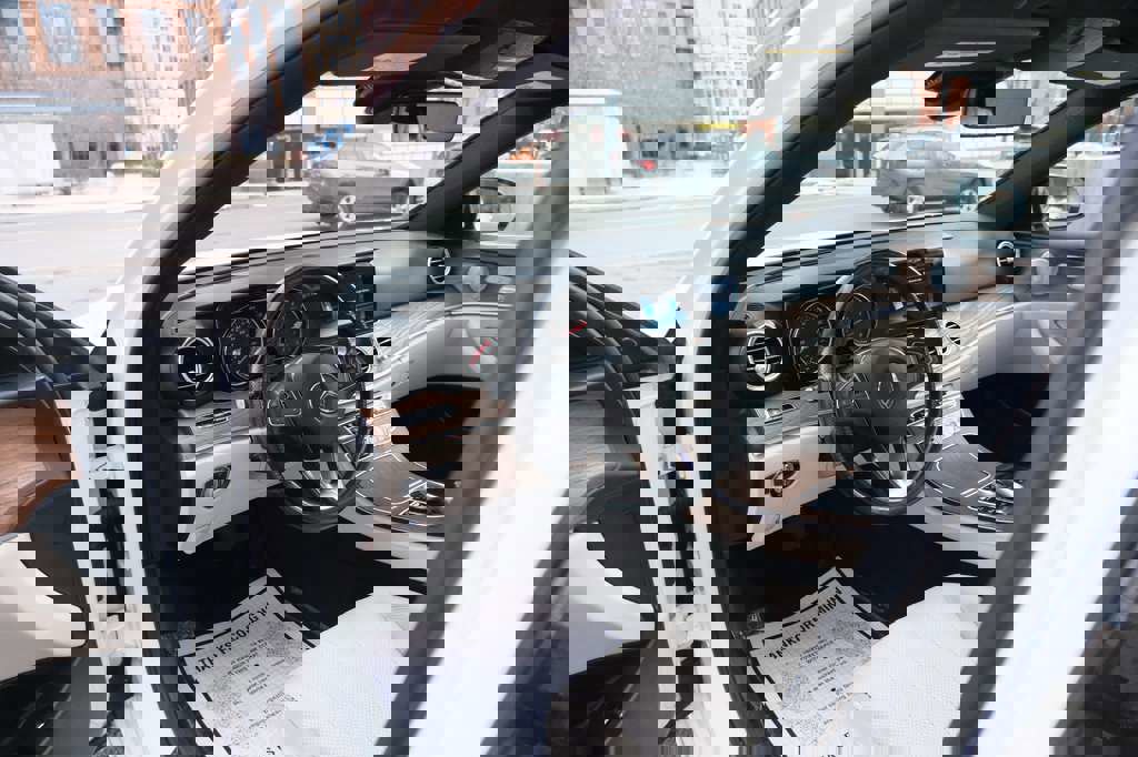 Used 2018 Mercedes-Benz E 300 w/ Premium 3 Package (Q03) image 16