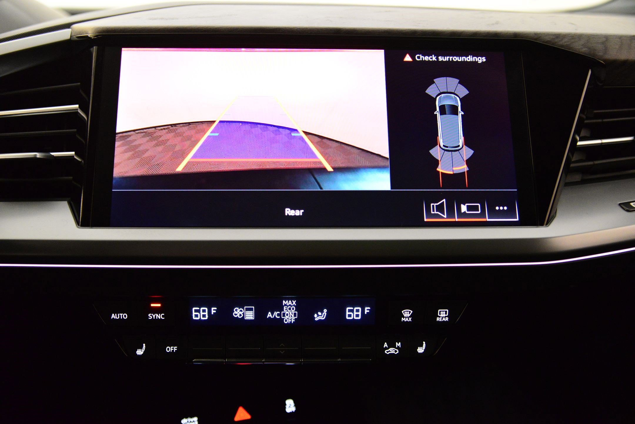 Used 2025 Audi Q4 e-tron Prestige w/ Black Optic Package image 31