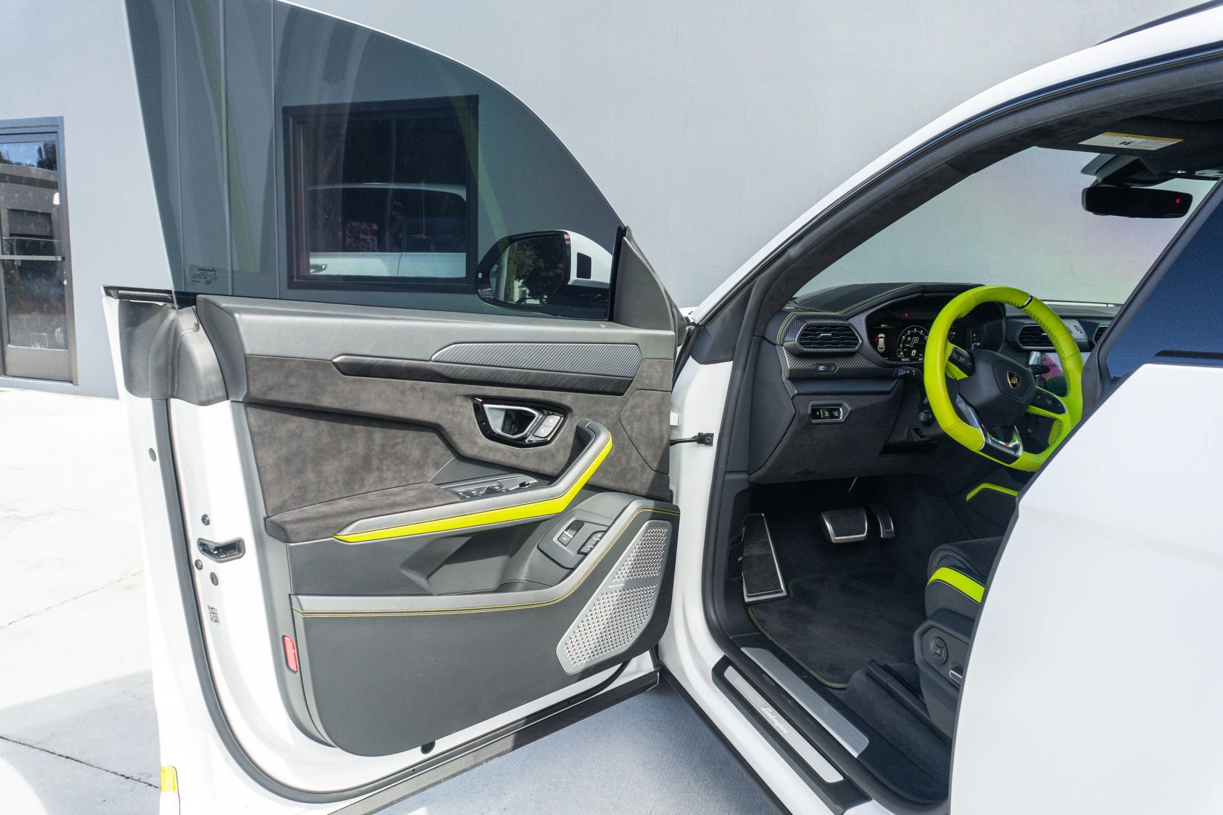 Used 2022 Lamborghini Urus image 74