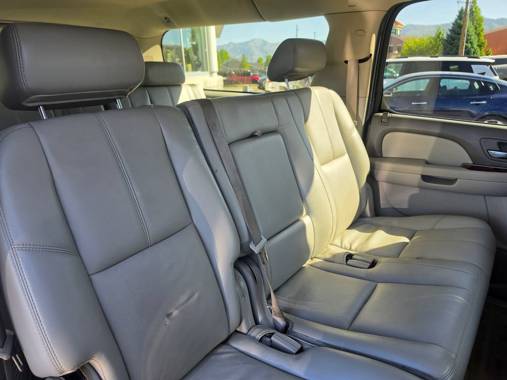 Used 2009 Chevrolet Suburban LT AWD/4WD image 15