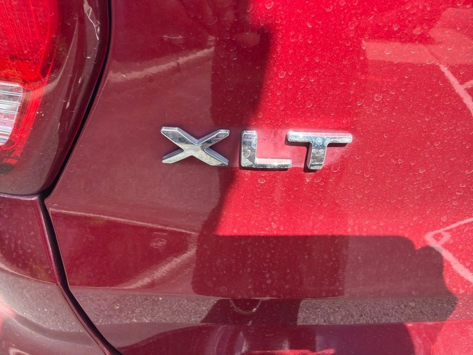 Used 2017 Ford Explorer XLT w/ Equipment Group 202A FWD image 6