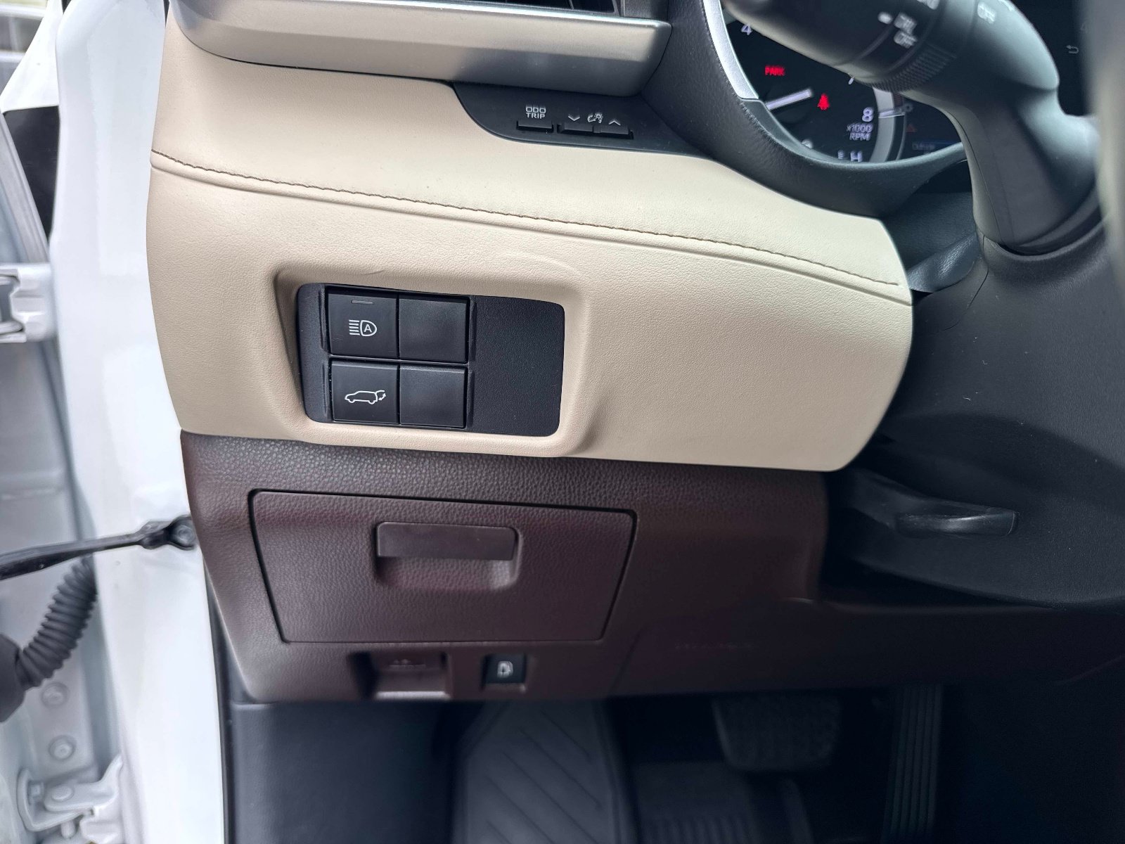 Used 2021 Toyota Highlander XLE AWD/4WD image 33