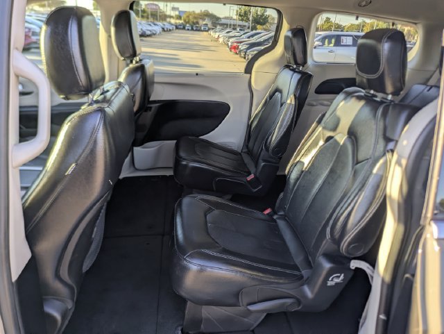 Used 2022 Chrysler Pacifica Touring-L FWD image 26