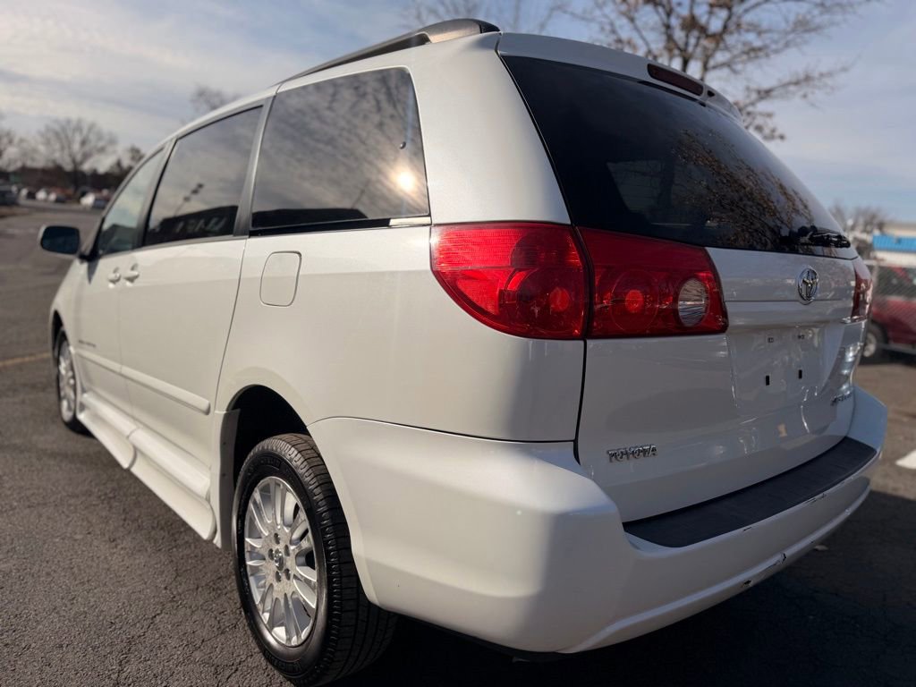 Used 2009 Toyota Sienna XLE image 5