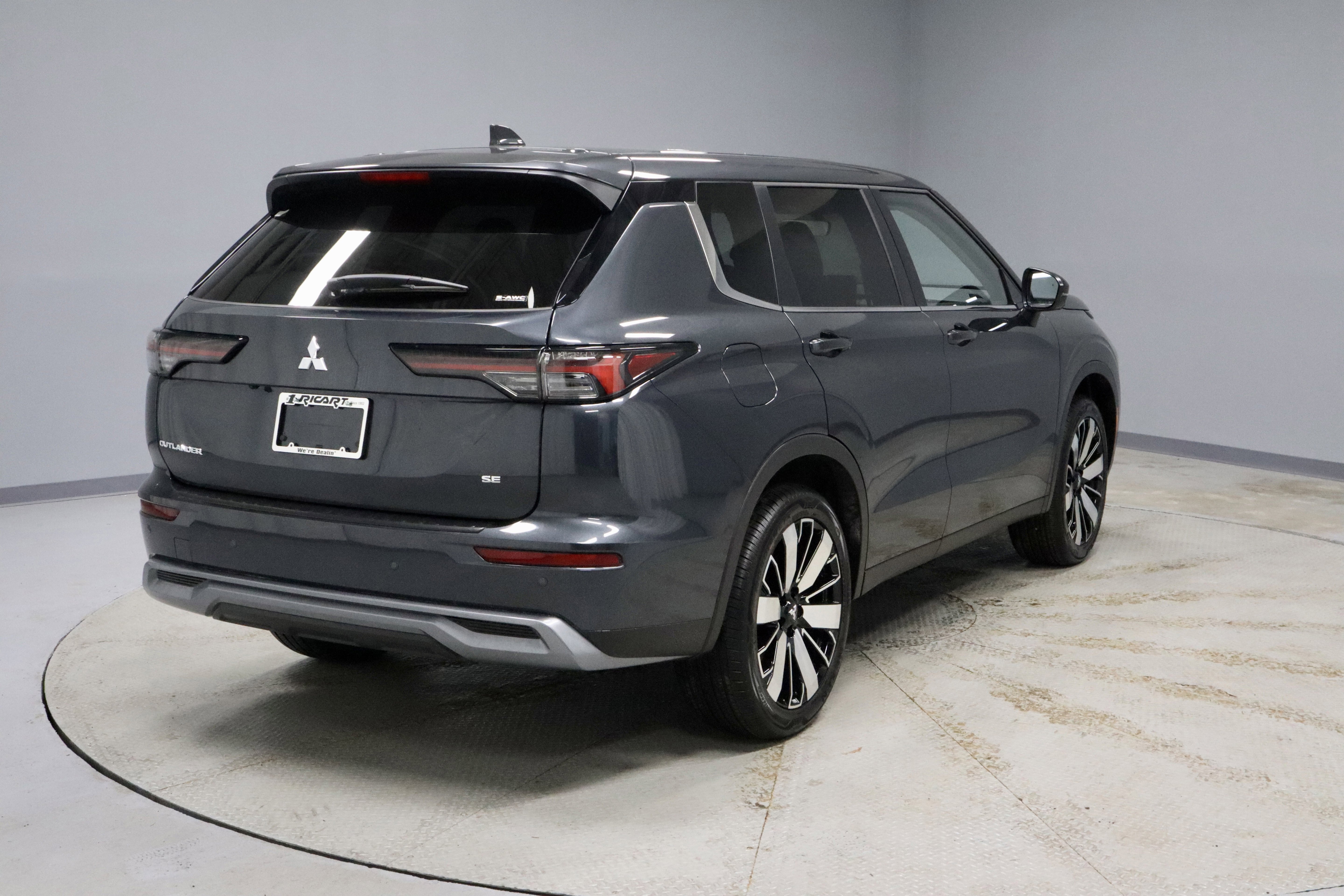 New 2026 Mitsubishi Outlander SE image 9