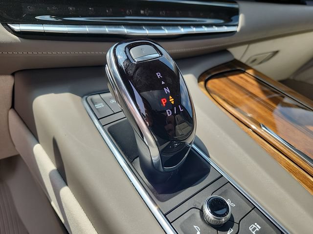 Certified 2024 Cadillac Escalade ESV Premium Luxury Platinum AWD/4WD image 15