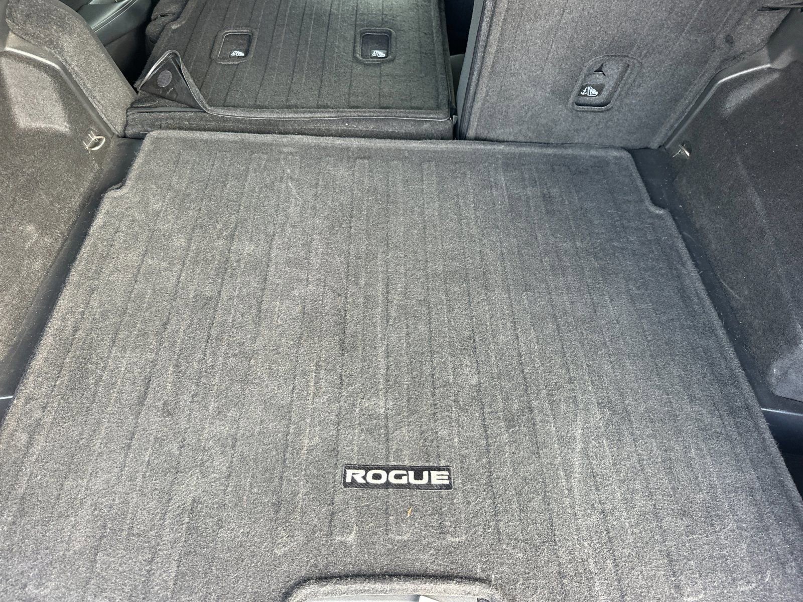 Used 2025 Nissan Rogue SV image 14