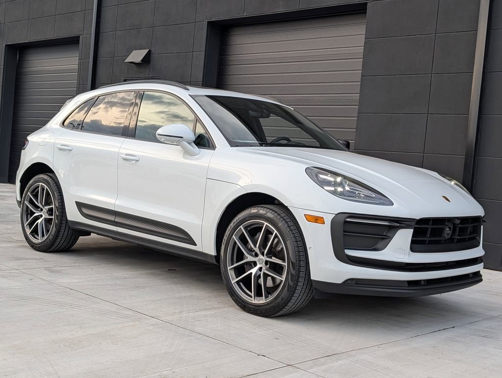 New 2025 Porsche Macan Turbo image 9