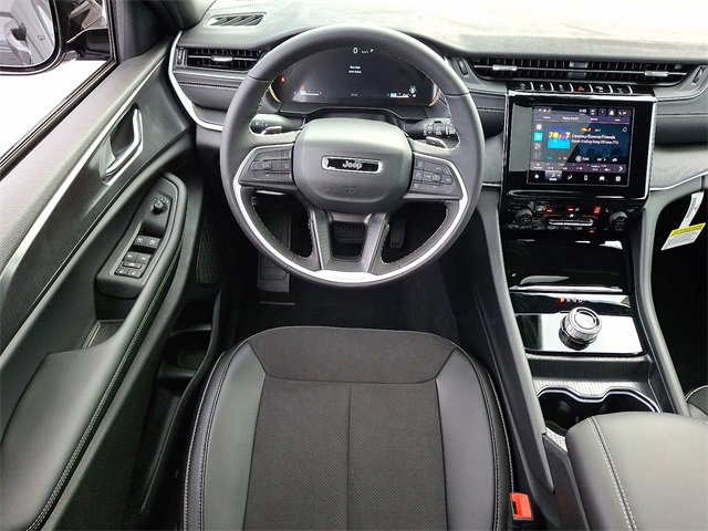 New 2025 Jeep Grand Cherokee Altitude image 7