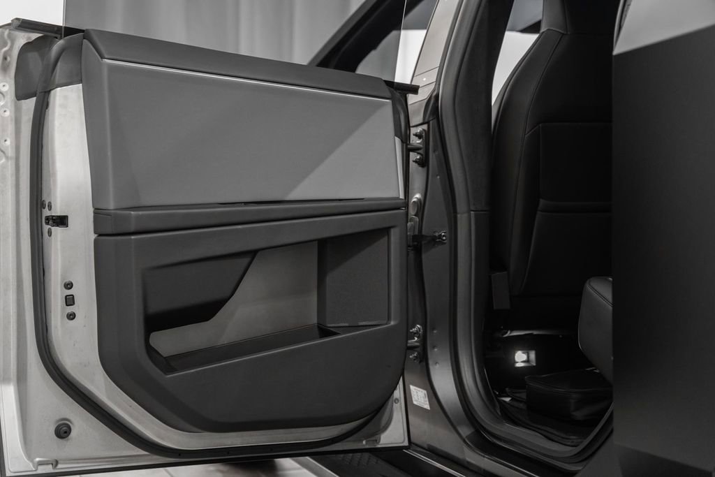 Used 2024 Tesla Cybertruck AWD Crew Cab image 42