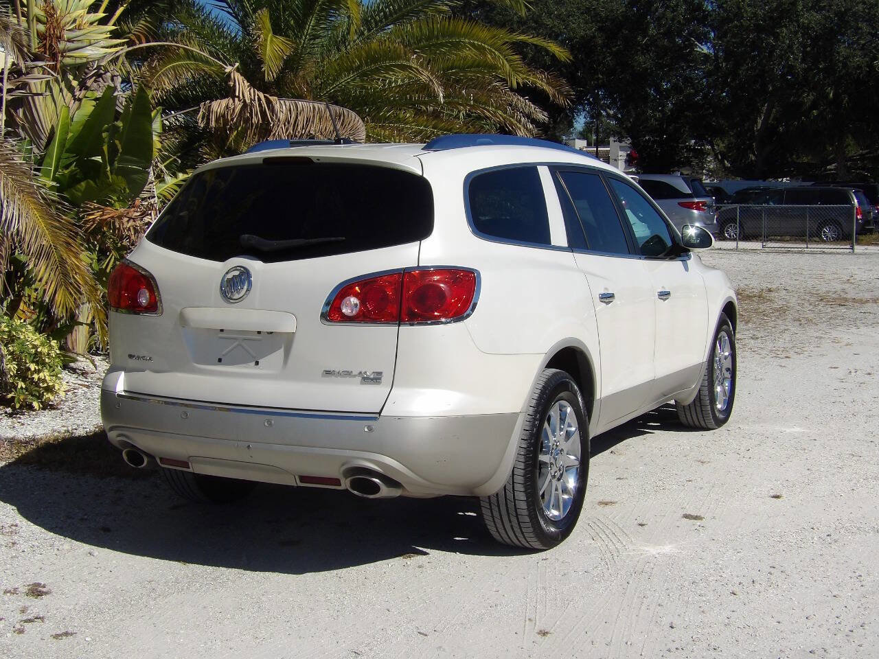 Used 2011 Buick Enclave CXL image 8