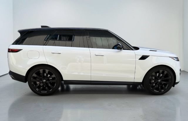 Used 2025 Land Rover Range Rover Sport SE AWD/4WD image 7