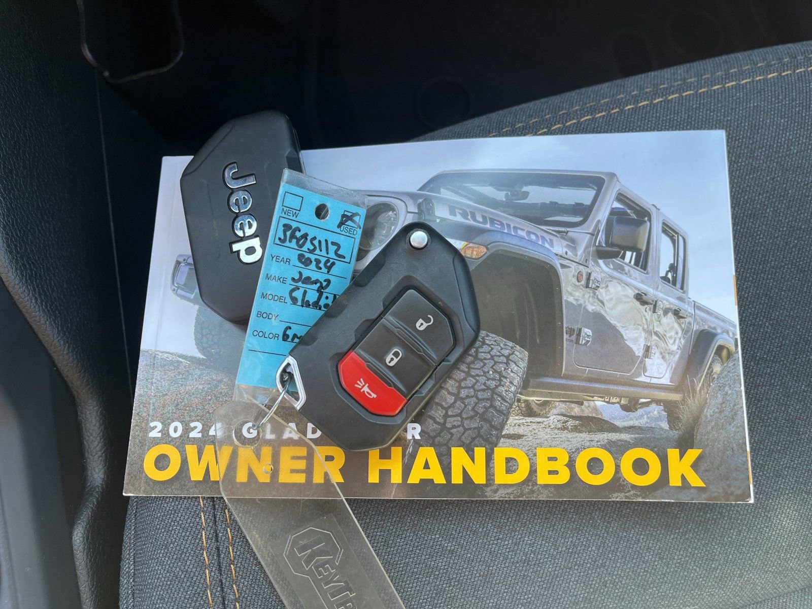 Used 2024 Jeep Gladiator Sport AWD/4WD image 10