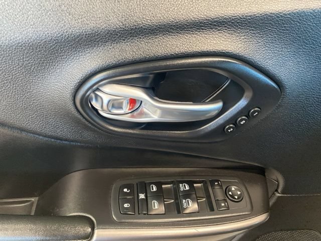 Used 2020 Jeep Cherokee Limited AWD/4WD image 30