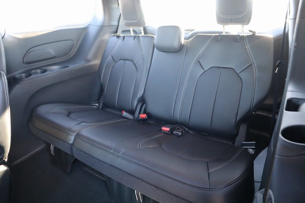 New 2026 Chrysler Pacifica Select FWD image 13