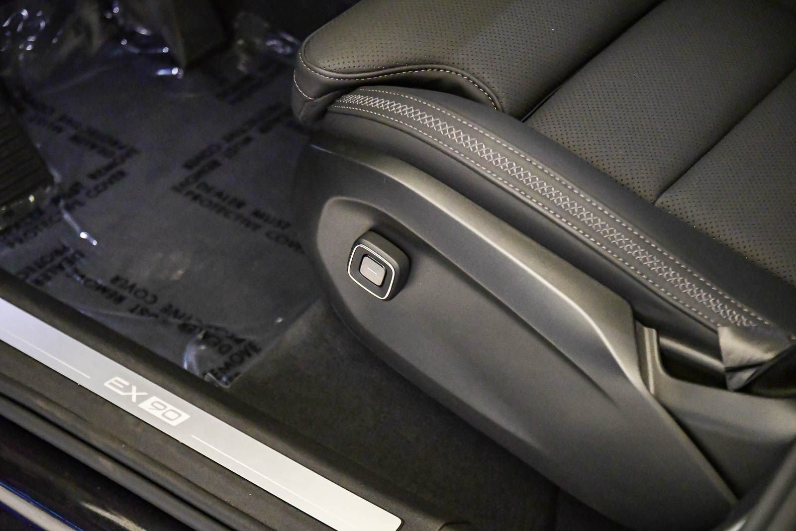 Certified 2026 Volvo EX90 Plus AWD/4WD image 24