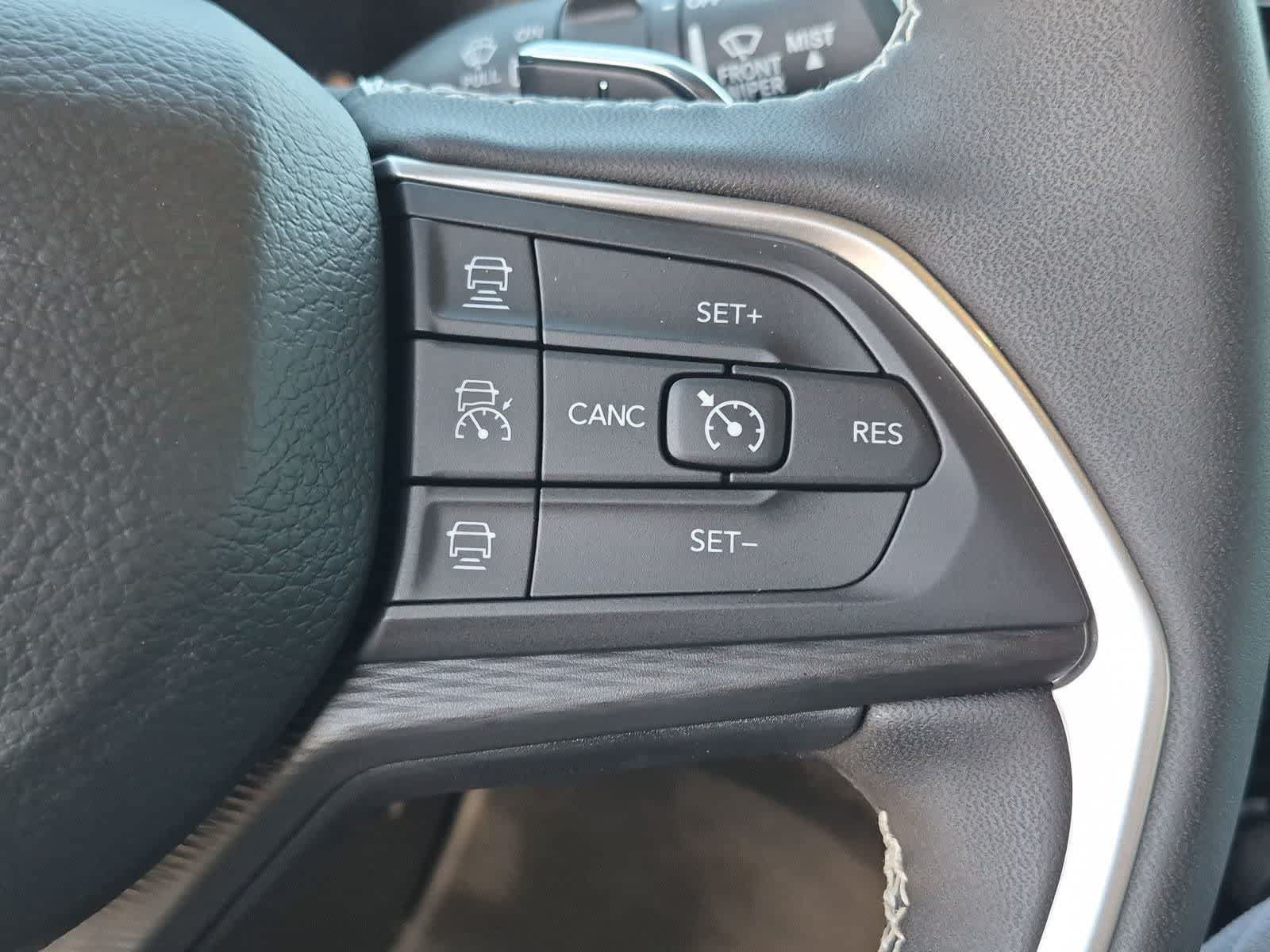 Used 2025 Jeep Grand Cherokee Altitude RWD image 23