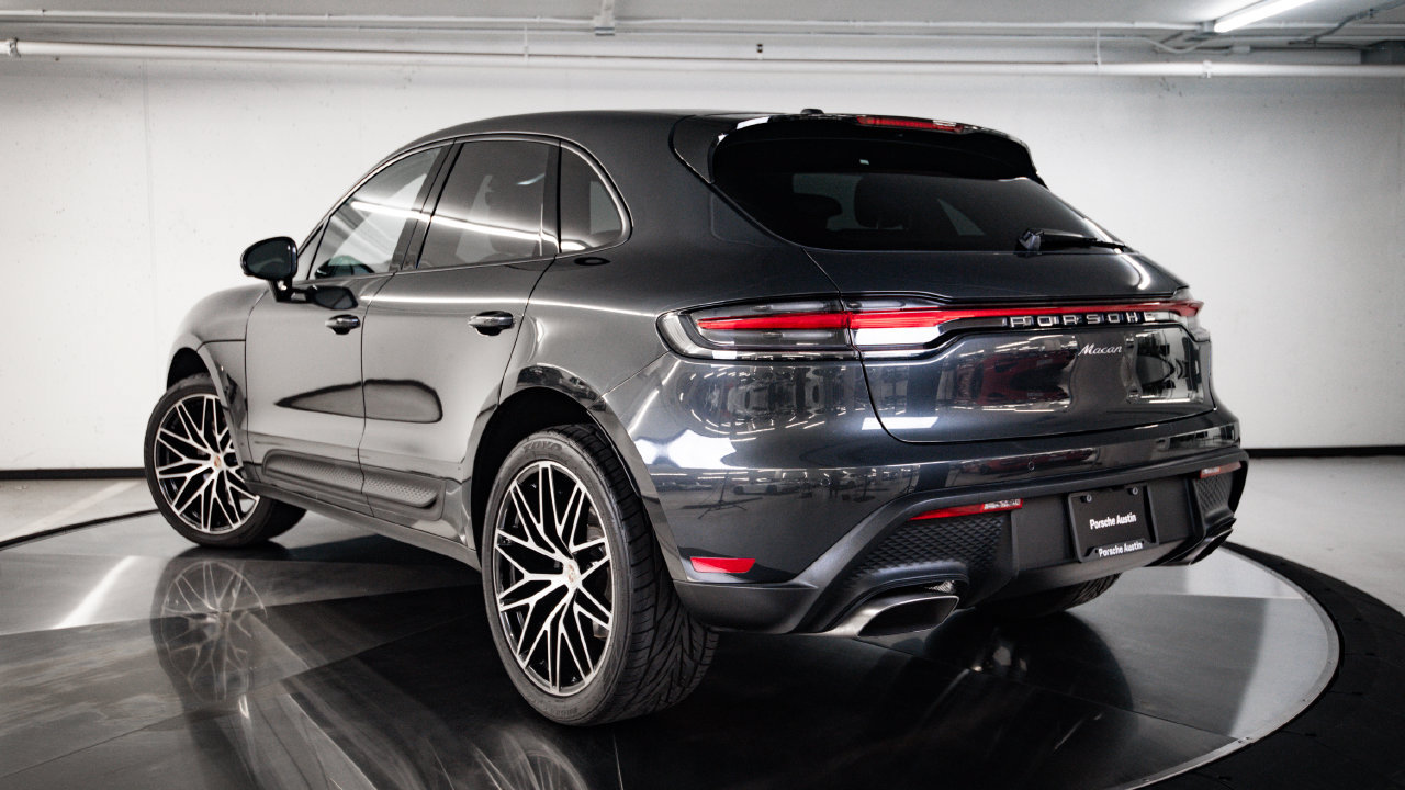 Certified 2023 Porsche Macan AWD/4WD image 3