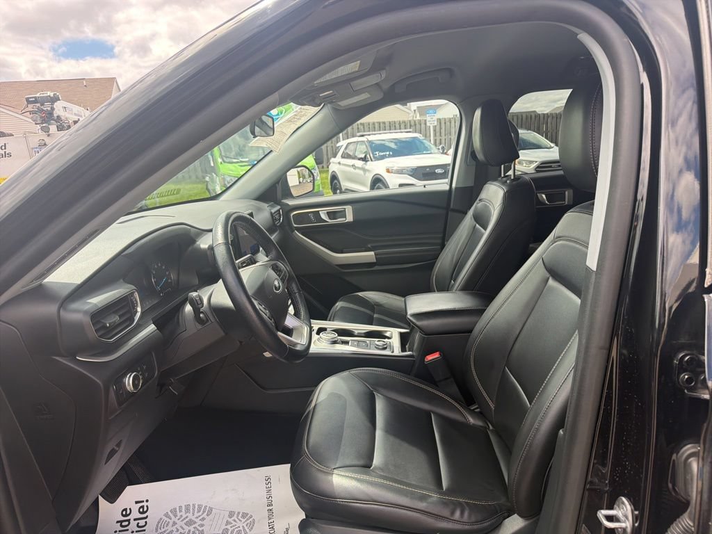 Certified 2022 Ford Explorer XLT w/ Equipment Group 202A AWD/4WD image 25