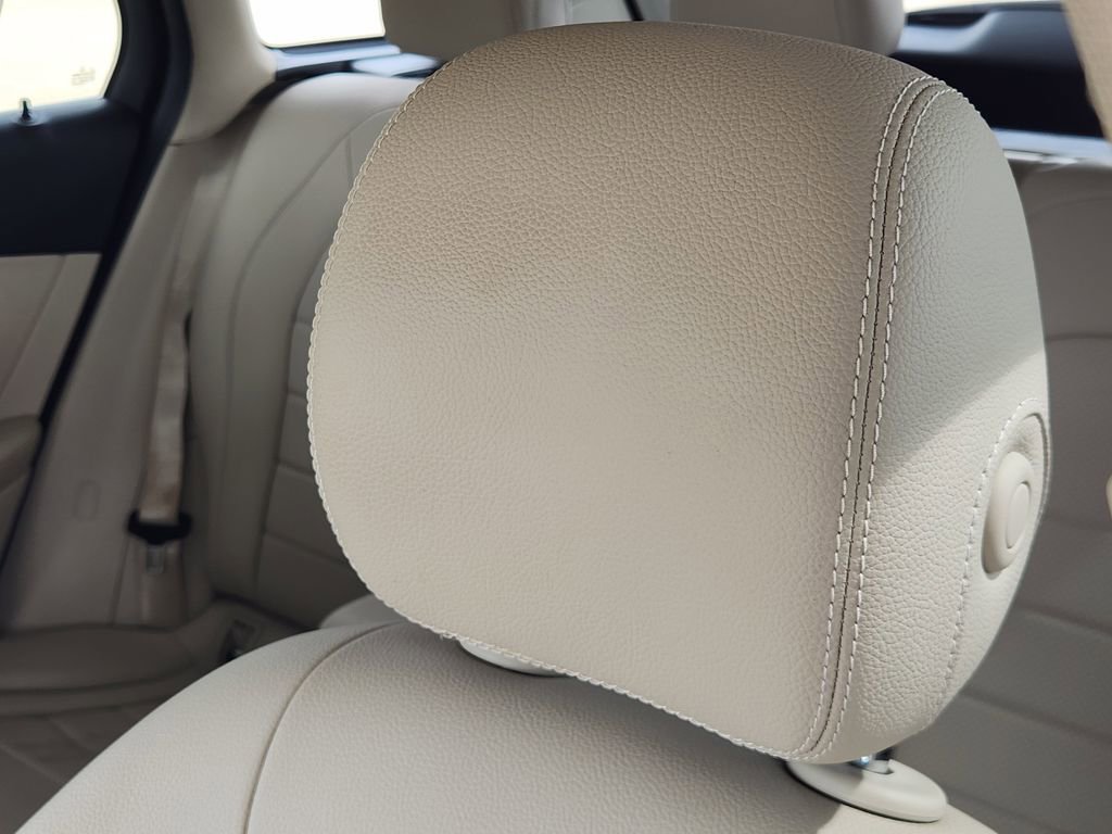 Used 2020 Mercedes-Benz GLC 300 4MATIC image 25