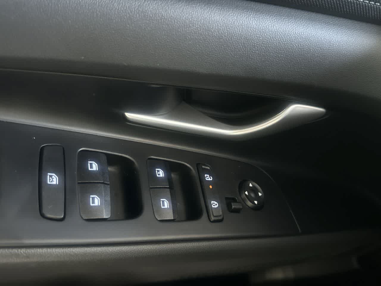 Used 2026 Hyundai Elantra SE FWD image 17