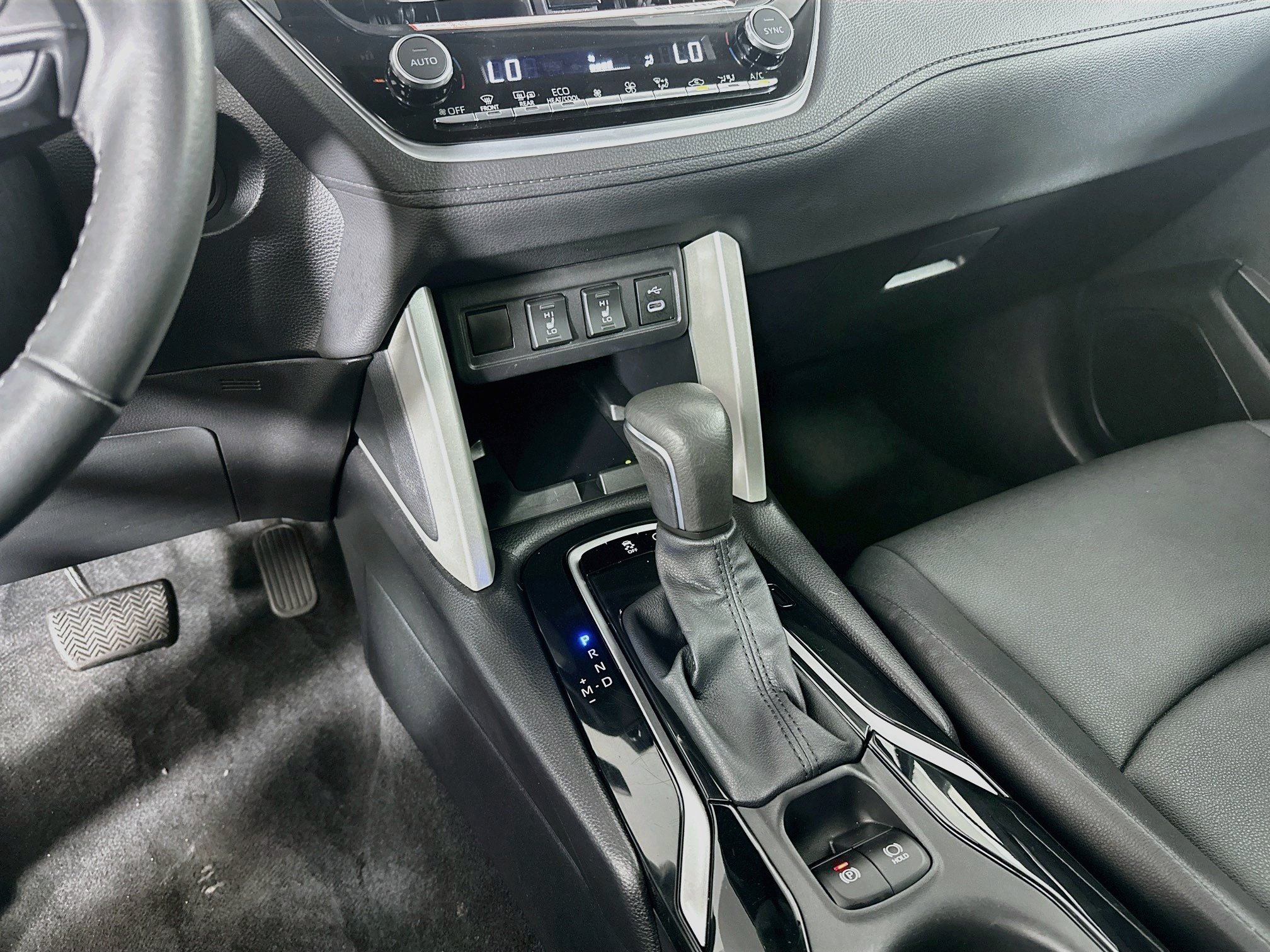 Used 2025 Toyota Corolla Cross XLE FWD image 24