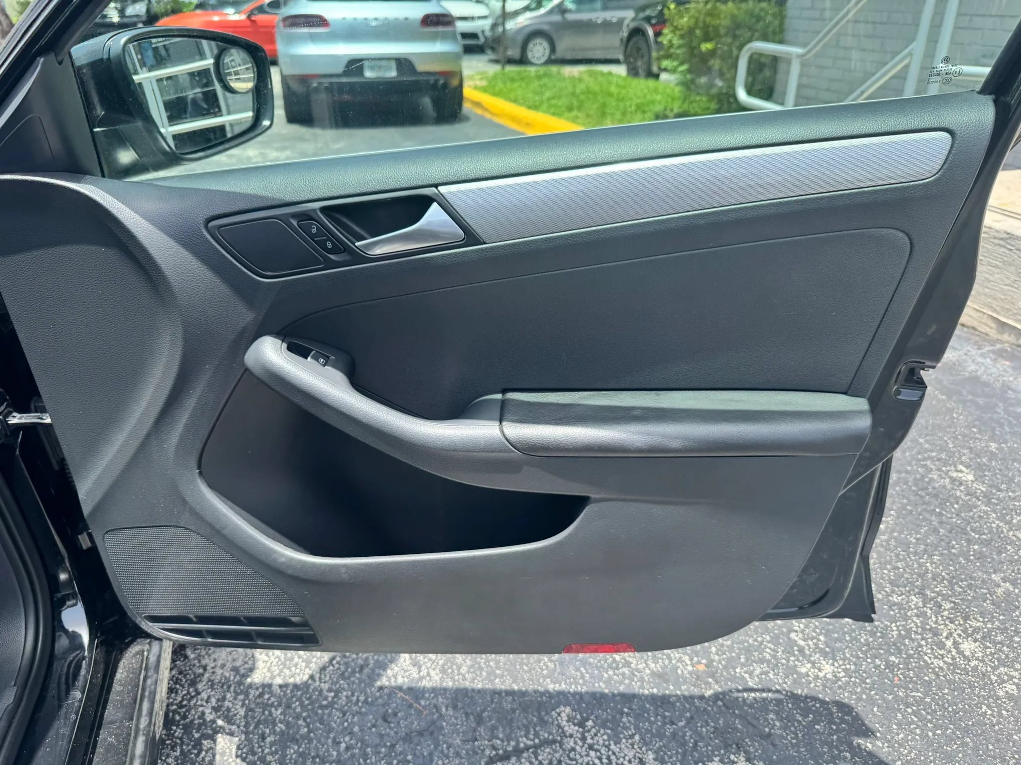 Used 2015 Volkswagen Jetta Sport FWD image 23