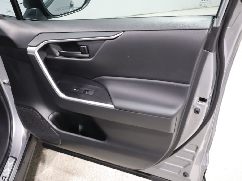 Used 2024 Toyota RAV4 LE AWD/4WD image 23