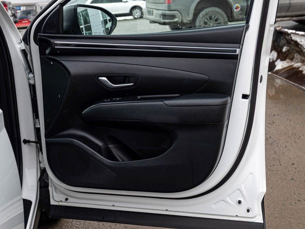 Used 2023 Hyundai Tucson SE image 13