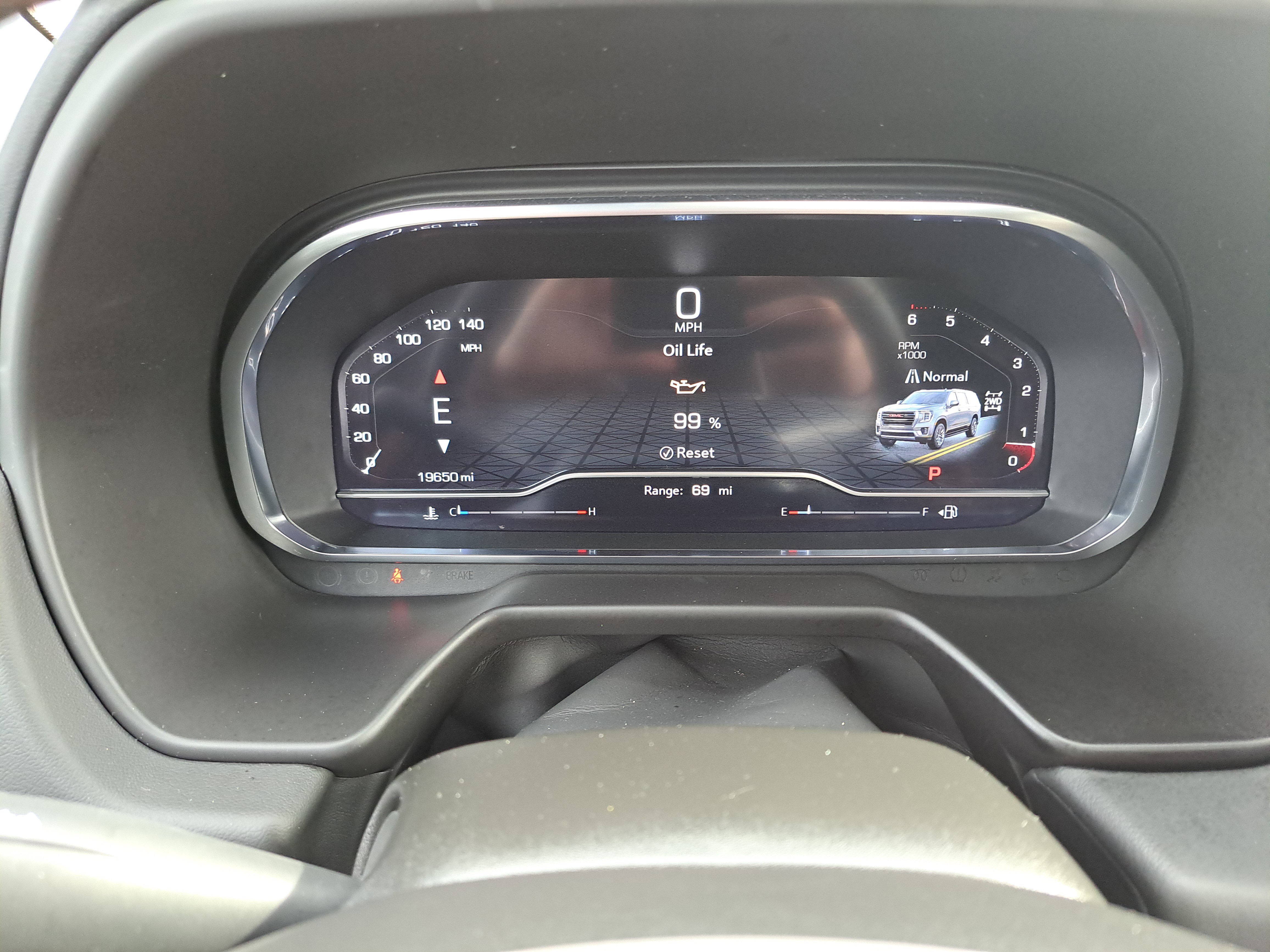 Used 2024 GMC Yukon AT4 w/ Technology Package image 18