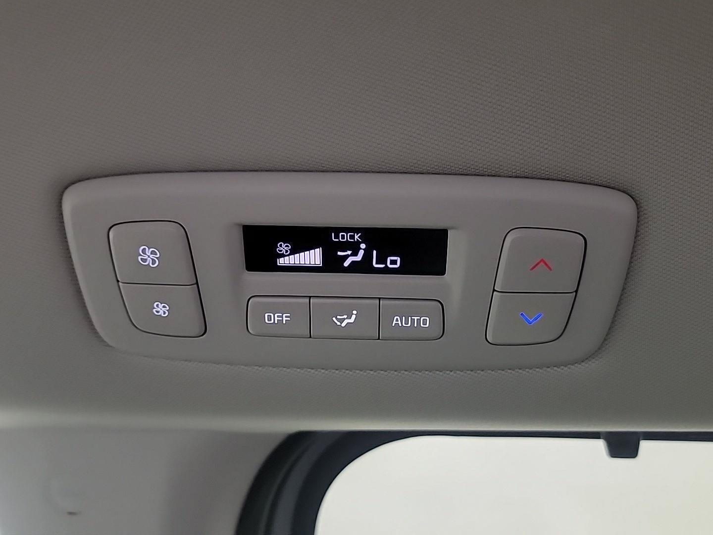 Used 2026 Kia Carnival EX FWD image 24