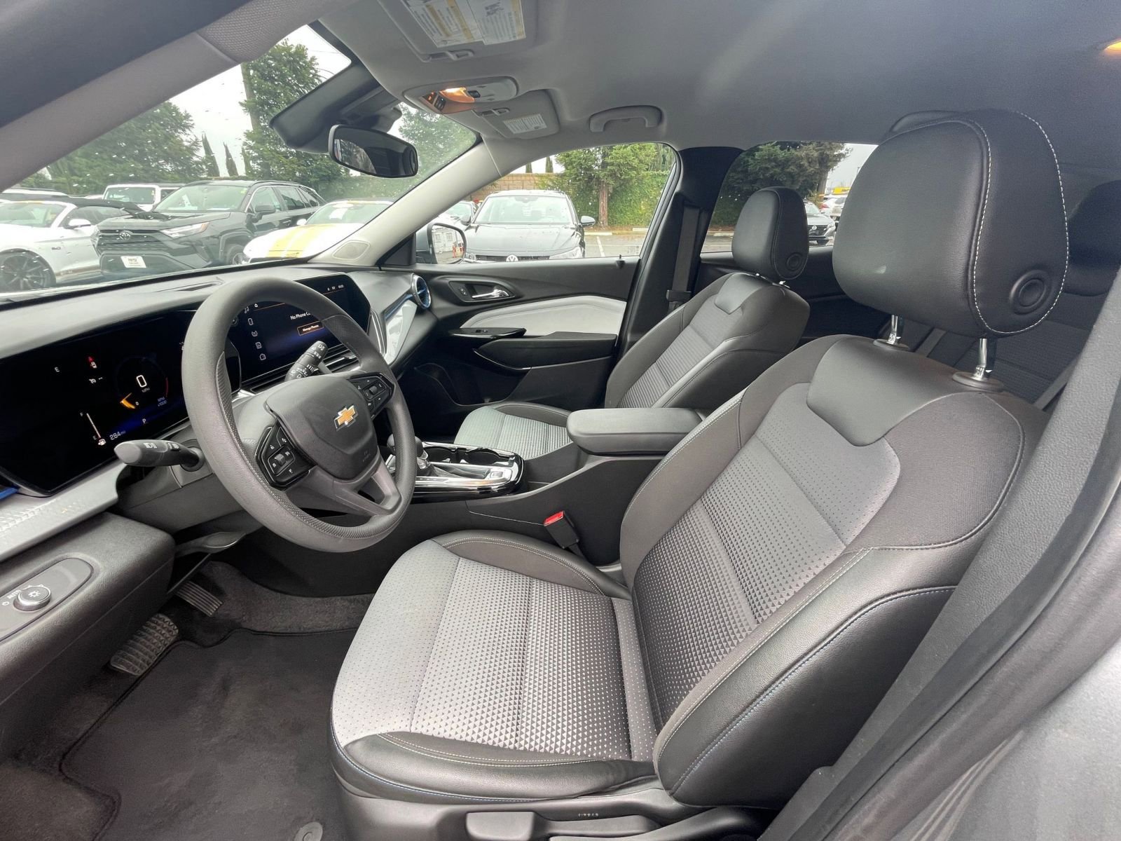 Used 2025 Chevrolet Trax LT image 22