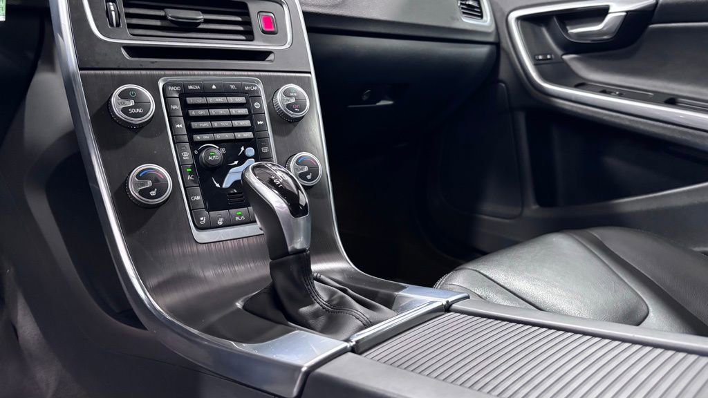 Used 2015 Volvo V60 T5 Premier image 15