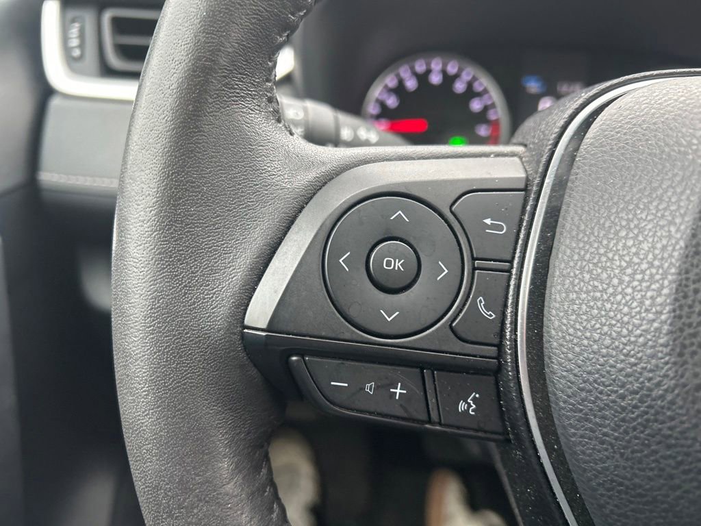 Used 2021 Toyota RAV4 XLE Premium image 18