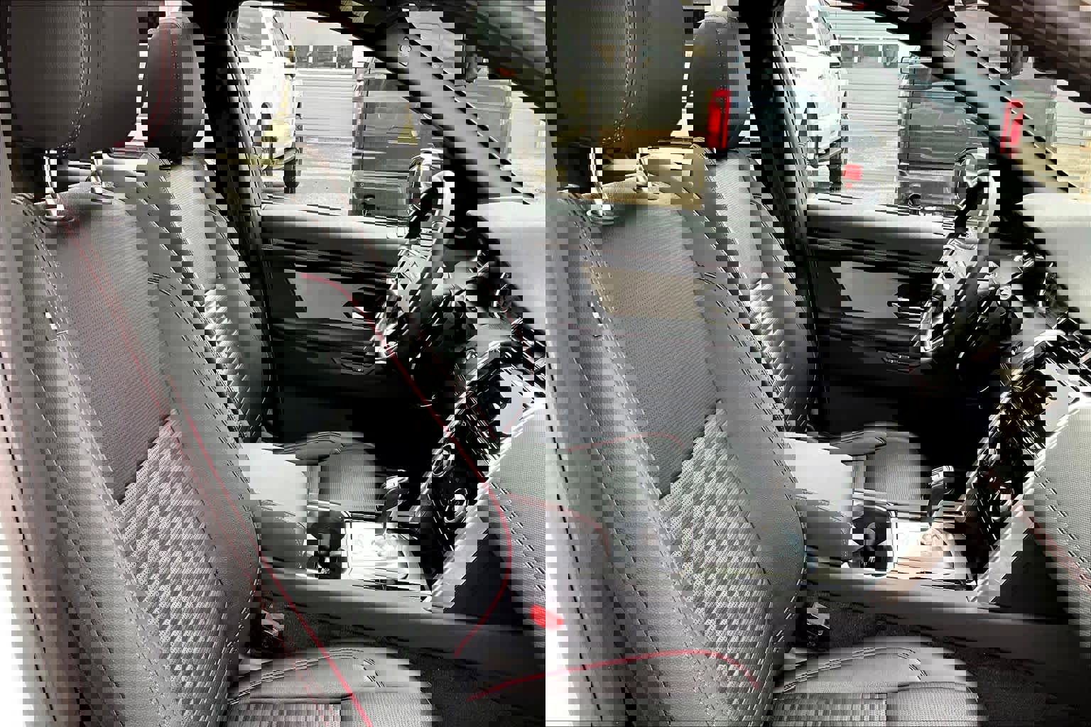 Used 2023 Land Rover Discovery Sport SE R-Dynamic image 9