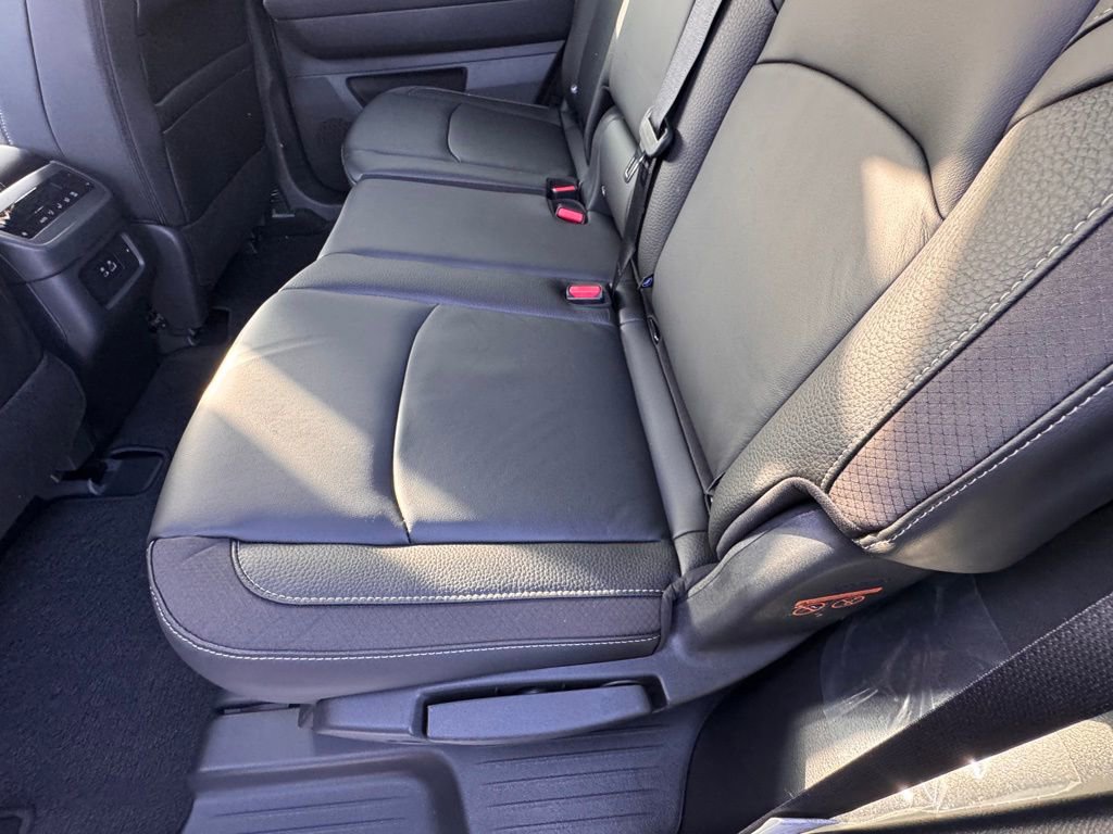 New 2025 Nissan Pathfinder SL image 12