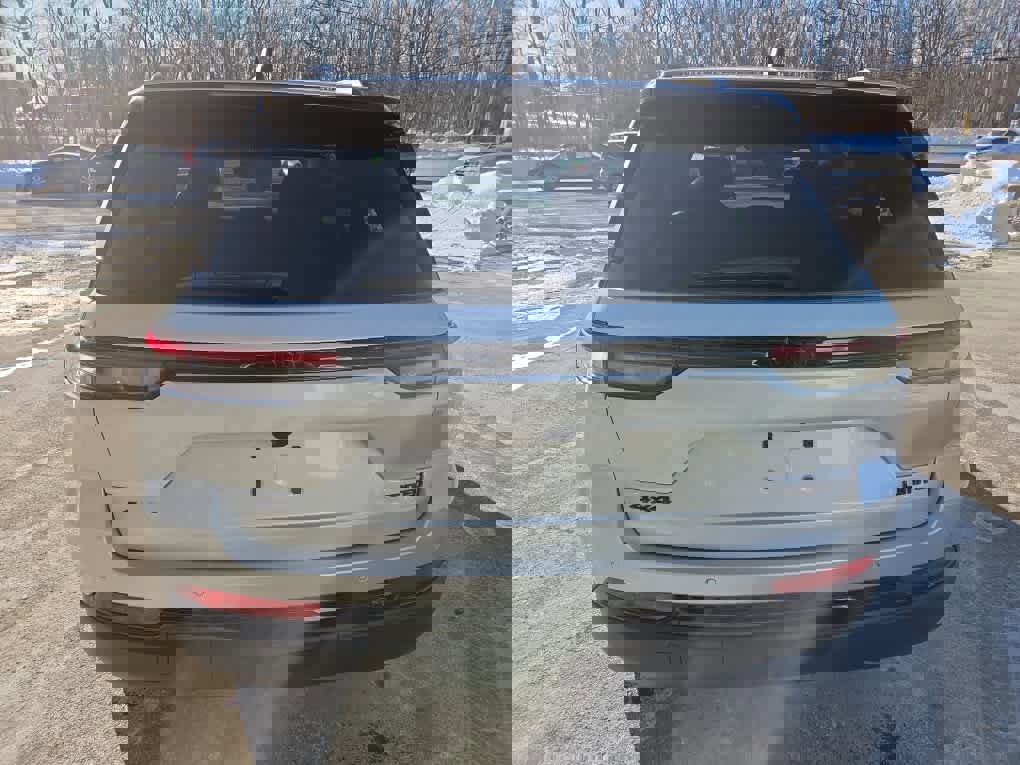 New 2025 Jeep Grand Cherokee Limited w/ Black Appearance Package image 9