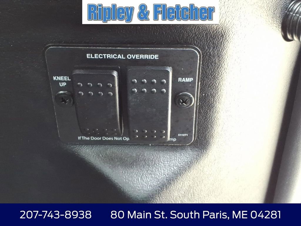 Used 2025 Toyota Sienna XLE image 17