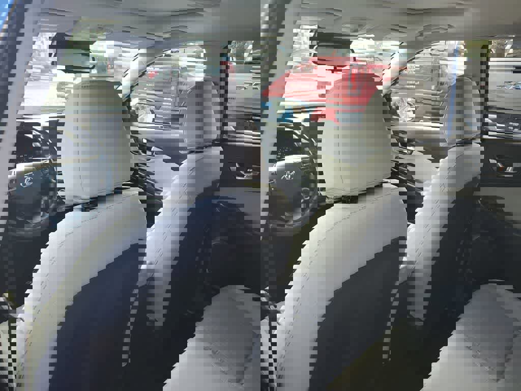 Used 2022 Hyundai Kona SEL w/ Convenience Package image 11