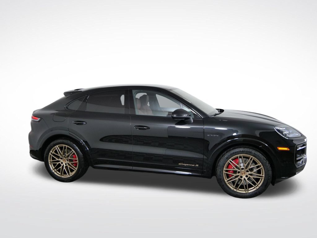 Used 2025 Porsche Cayenne S AWD/4WD image 2