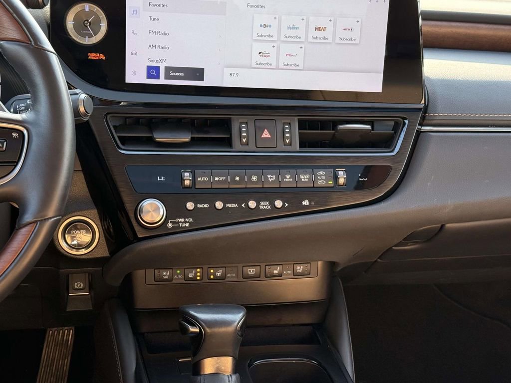 Used 2024 Lexus ES 300h Ultra Luxury image 19