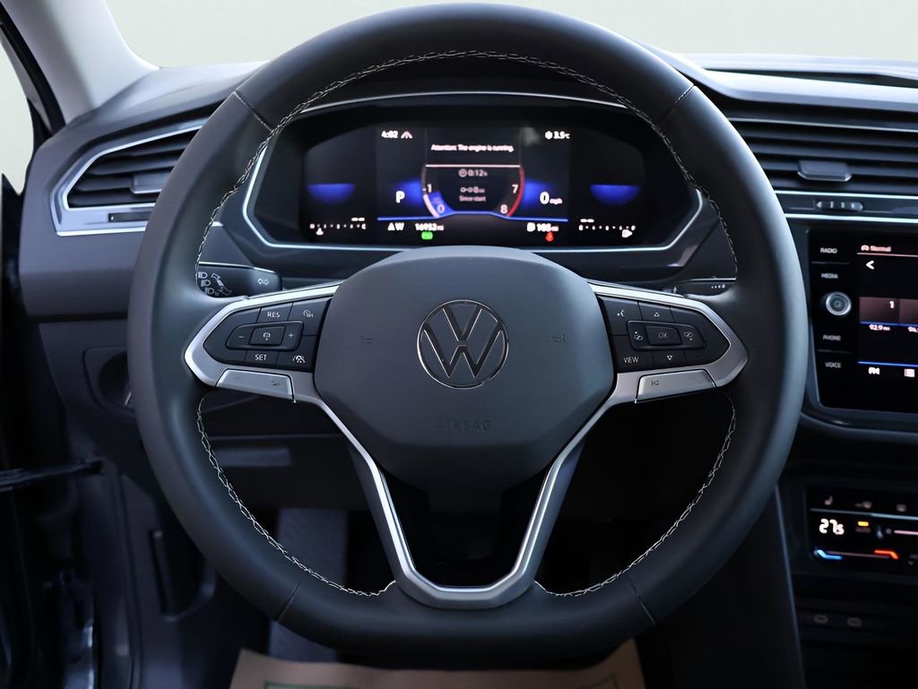 Used 2024 Volkswagen Tiguan SE image 30